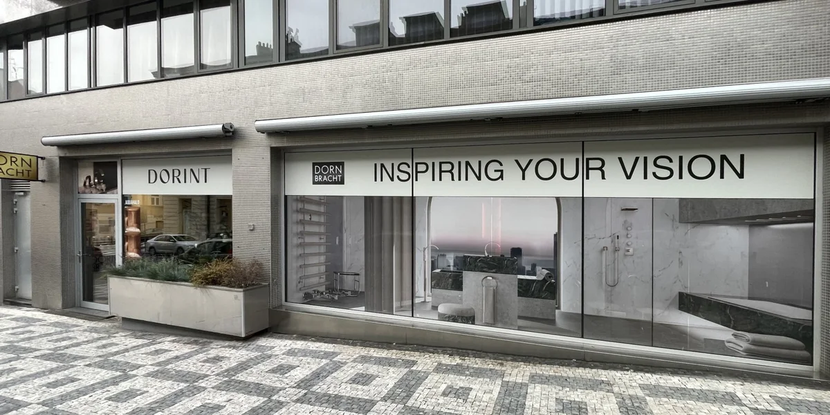 Exteriér koupelnového showroomu DORINT a DORNBRACHT v Praze 3