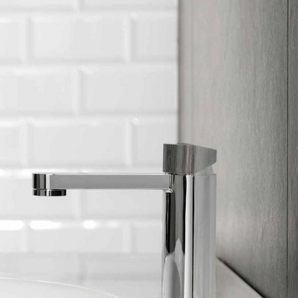 umyvadlová baterie stojánková 1