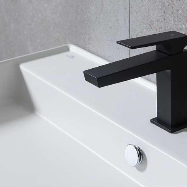 černá umyvadlová baterie 2