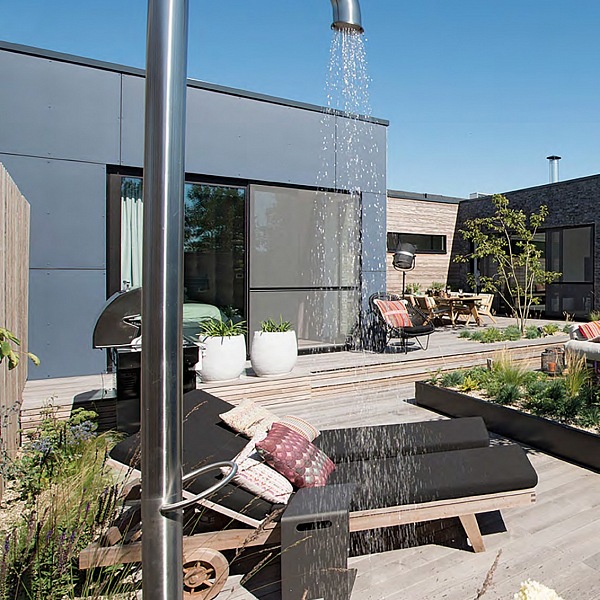 Venkovní sprchy k bazénu