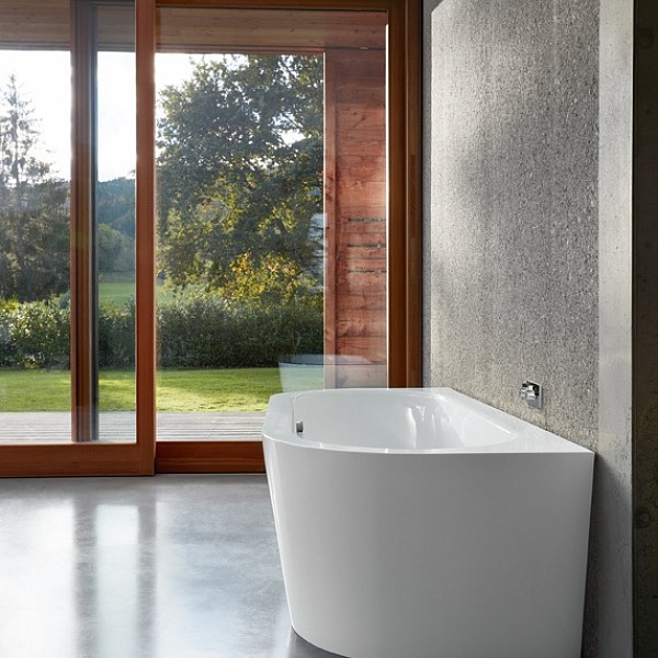 volně stojící vana u zdi půlkruhová